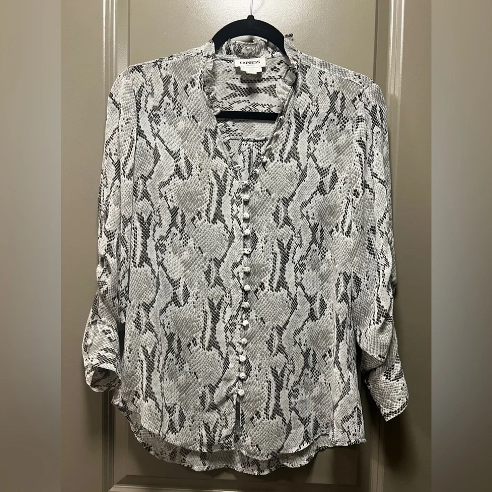 Express Slim Fit Sheer Snakeskin Print Ruffle Portofino Shirt Size Small